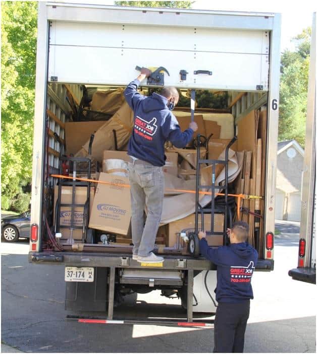 The vanâ€™s body closes and forward, things are ready for the trip!